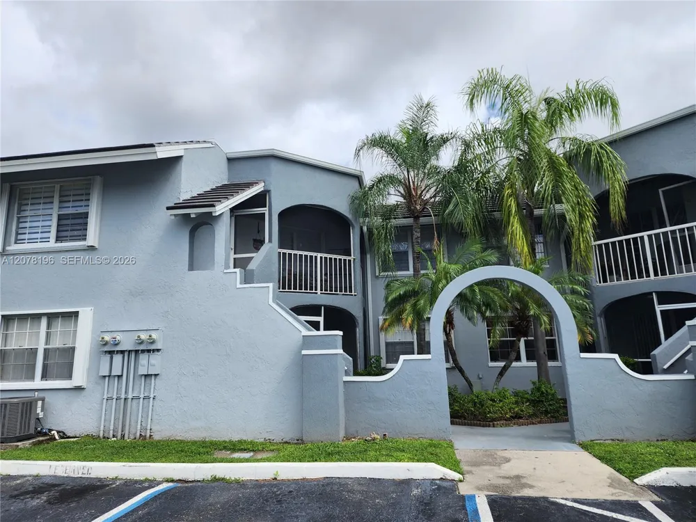 15615 SW 74th Cir Dr #13-2 Miami, FL 33193