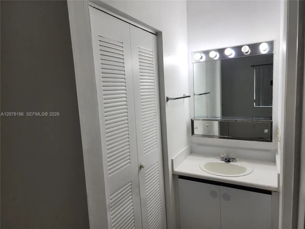 15615 SW 74th Cir Dr #13-2 Miami, FL 33193
