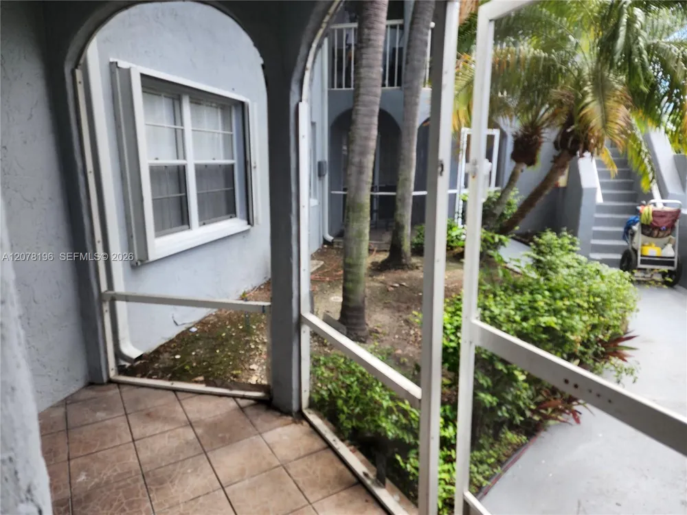 15615 SW 74th Cir Dr #13-2 Miami, FL 33193