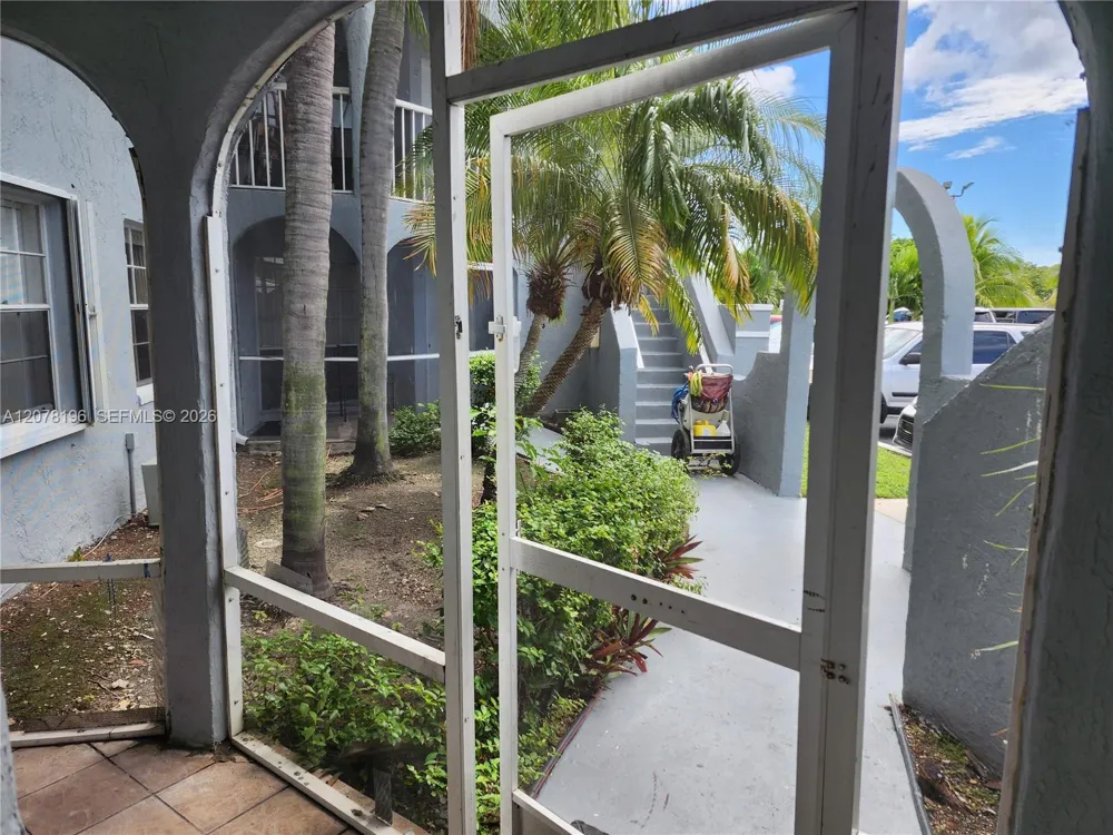15615 SW 74th Cir Dr #13-2 Miami, FL 33193
