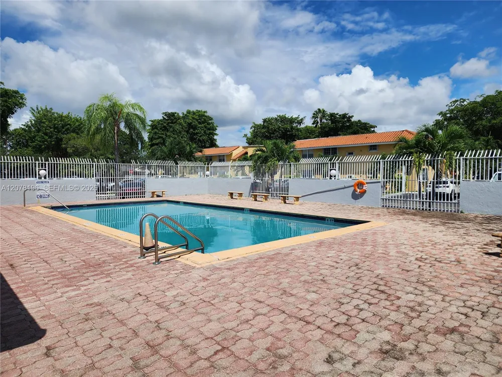 15615 SW 74th Cir Dr #13-2 Miami, FL 33193