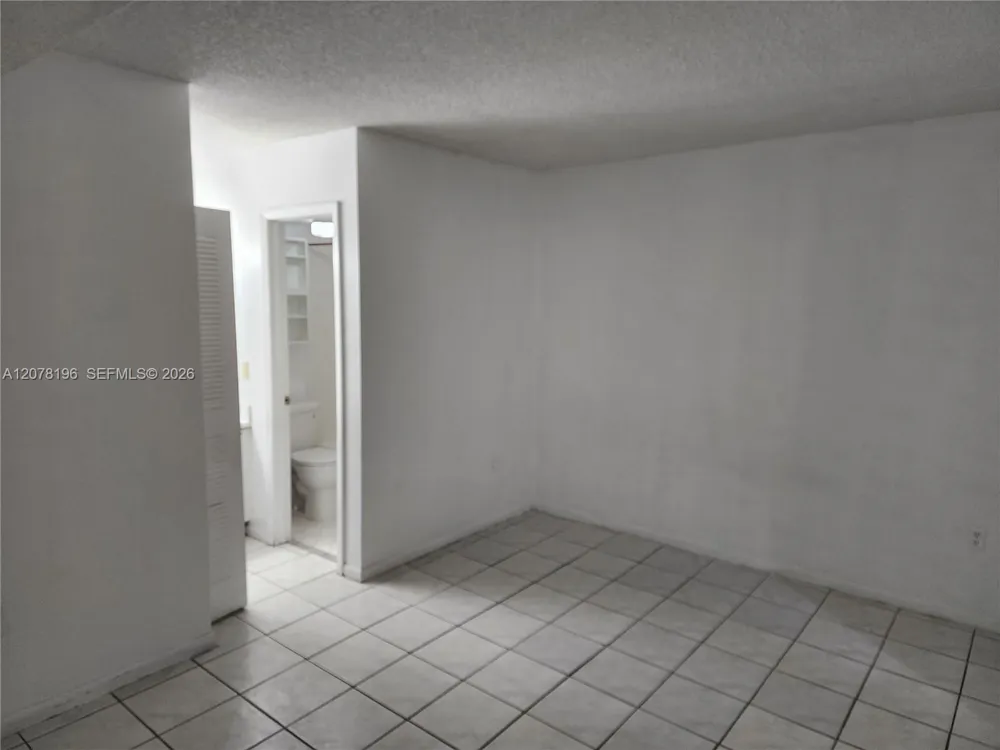 15615 SW 74th Cir Dr #13-2 Miami, FL 33193