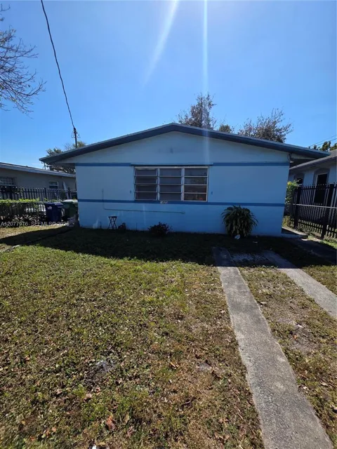 1820 NW 69th St