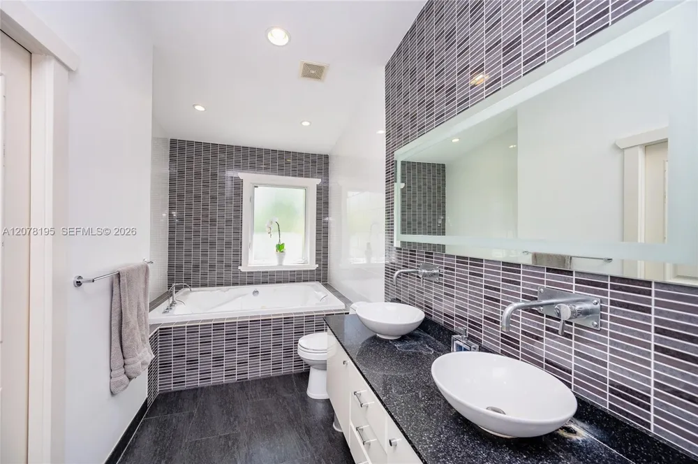 1003 NE 118th St Biscayne Park, FL 33161