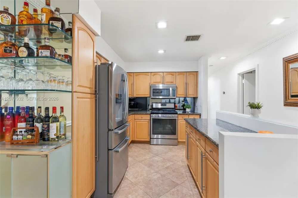 2485 NE 214th St Miami, FL 33180