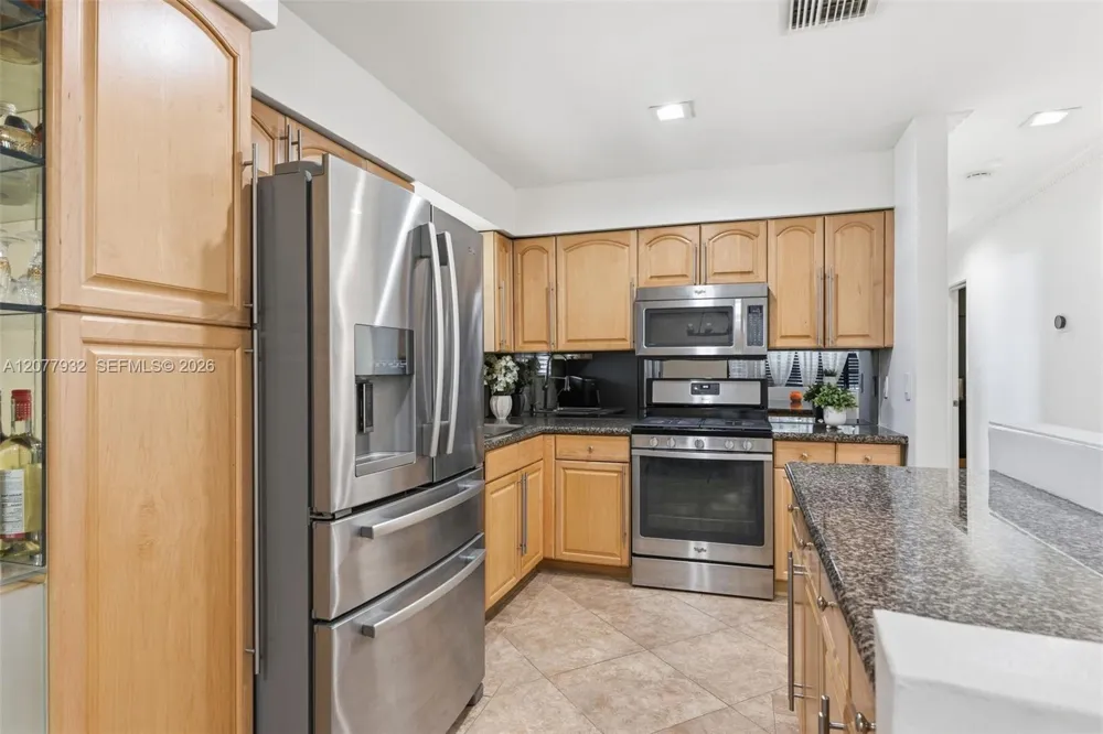 2485 NE 214th St Miami, FL 33180