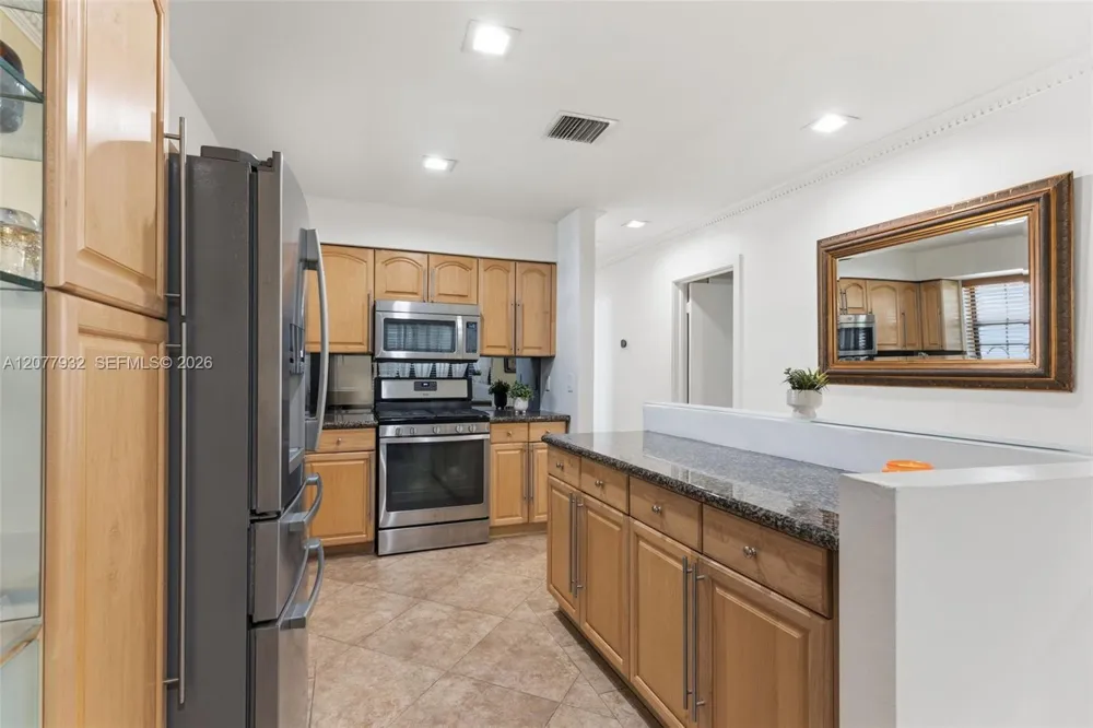 2485 NE 214th St Miami, FL 33180