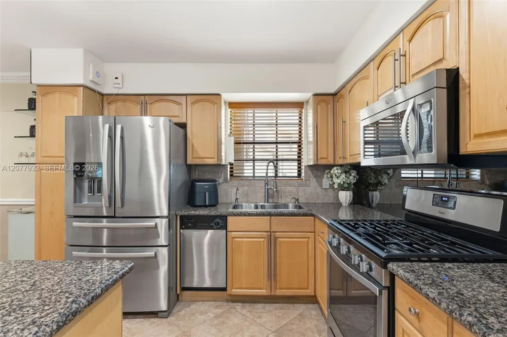 2485 NE 214th St Miami, FL 33180