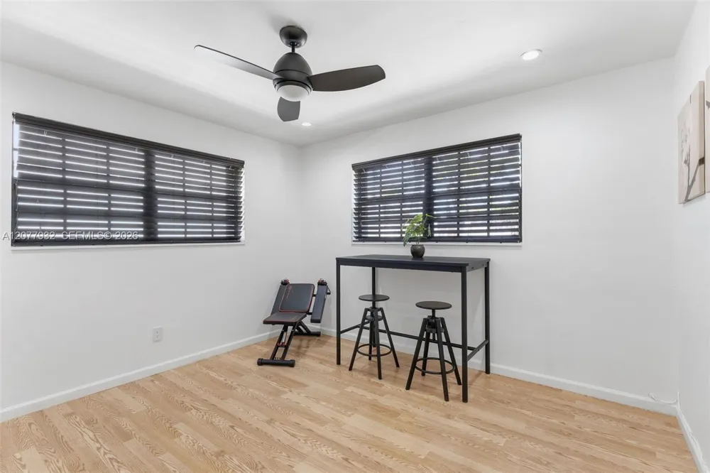 2485 NE 214th St Miami, FL 33180