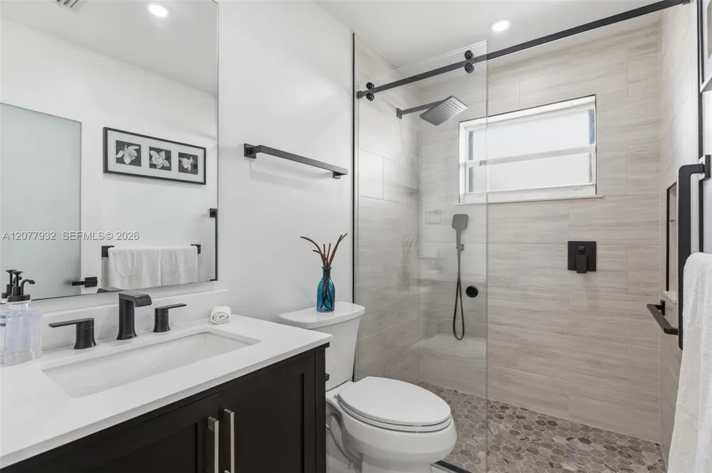 2485 NE 214th St Miami, FL 33180