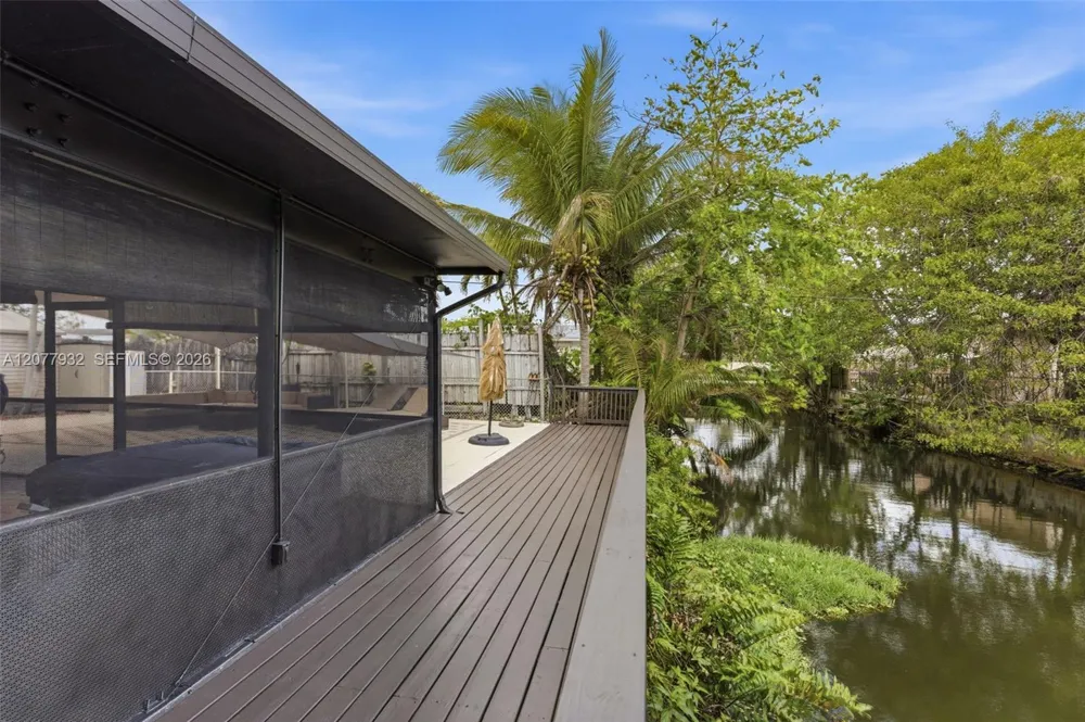 2485 NE 214th St Miami, FL 33180