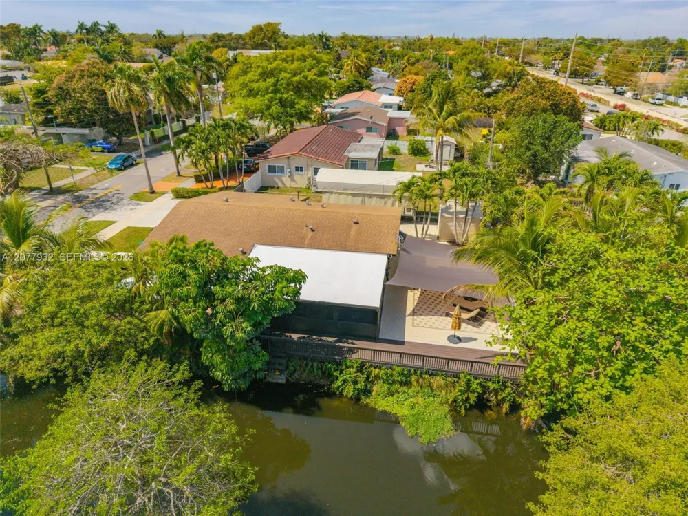 2485 NE 214th St Miami, FL 33180