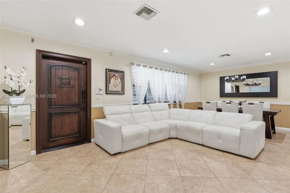 2485 NE 214th St Miami, FL 33180