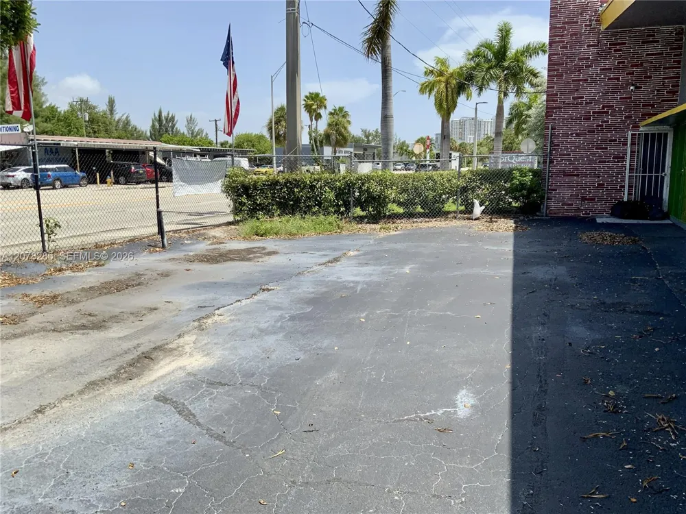 15551 W Dixie Hwy North Miami Beach, FL 33162