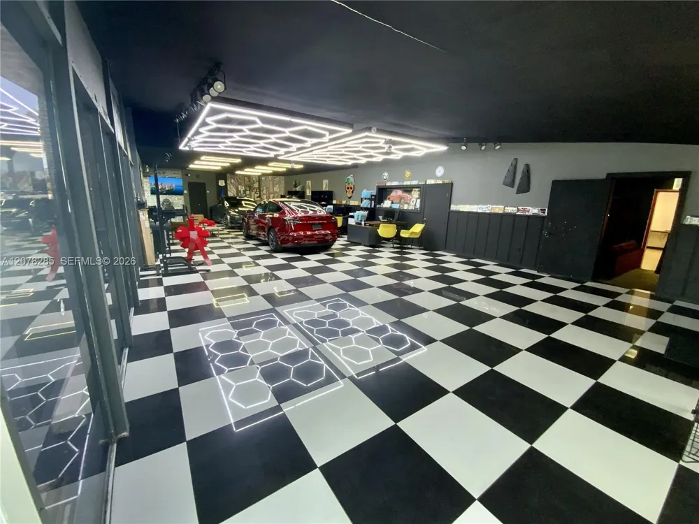 15551 W Dixie Hwy North Miami Beach, FL 33162