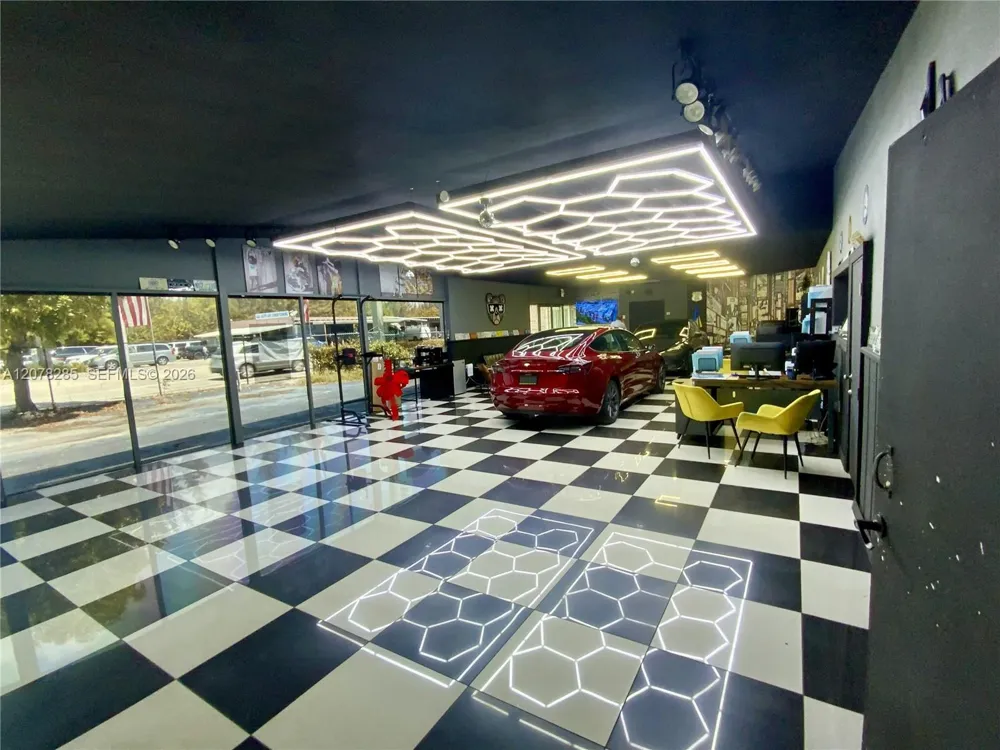 15551 W Dixie Hwy North Miami Beach, FL 33162