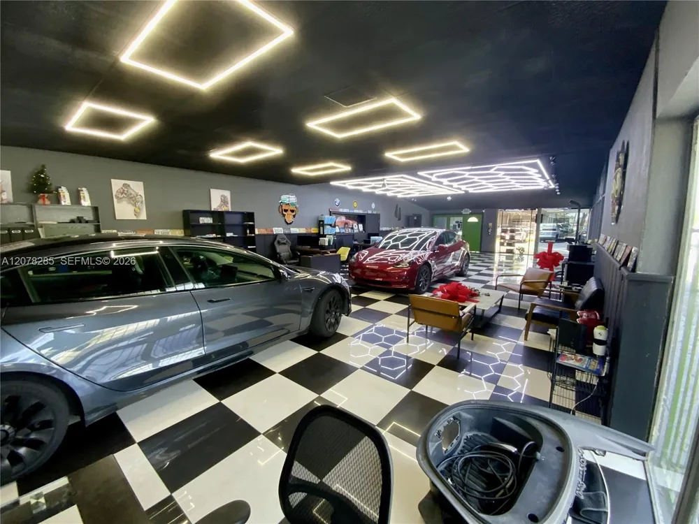 15551 W Dixie Hwy North Miami Beach, FL 33162