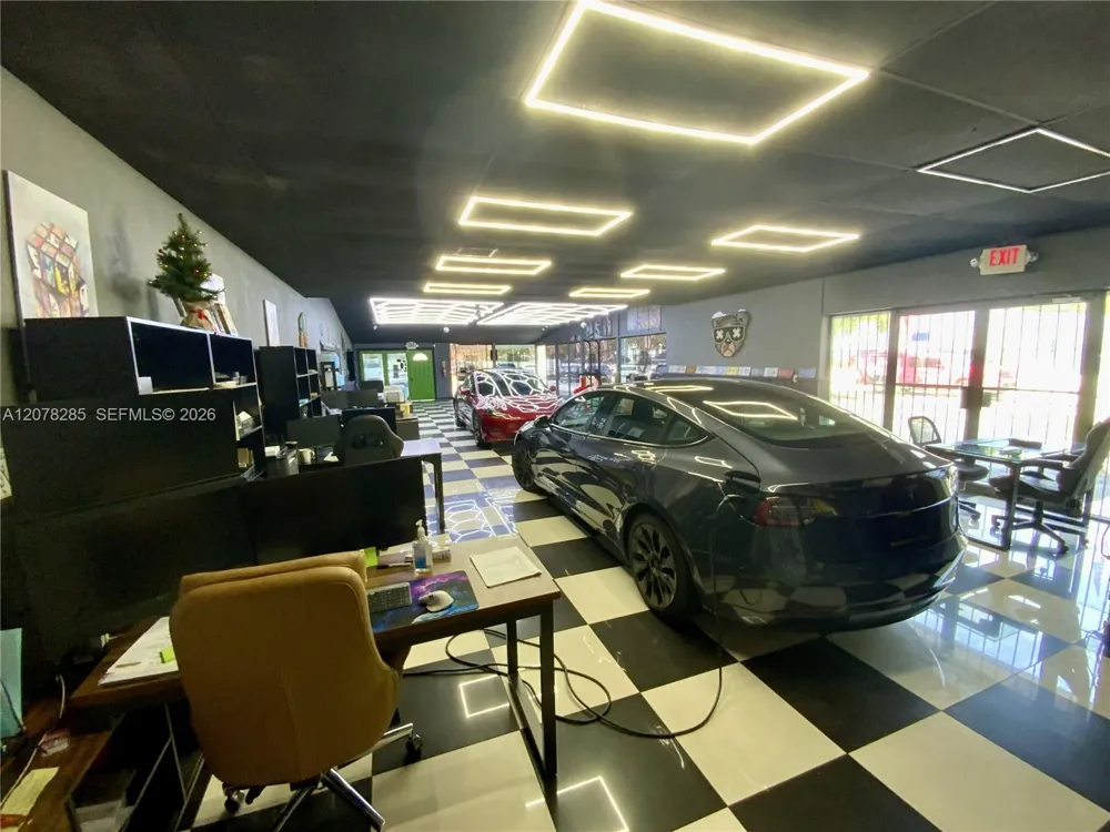 15551 W Dixie Hwy North Miami Beach, FL 33162