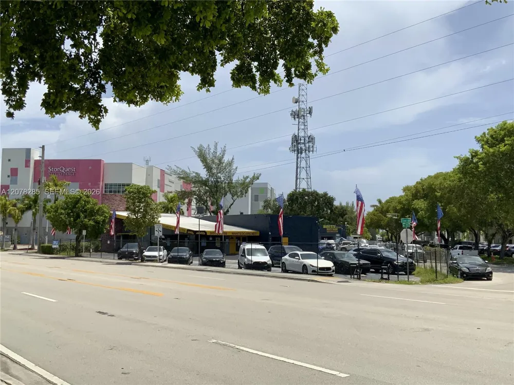 15551 W Dixie Hwy North Miami Beach, FL 33162
