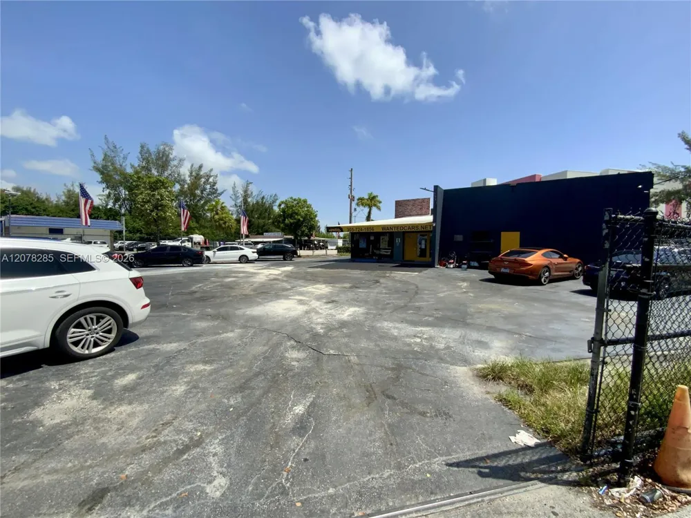 15551 W Dixie Hwy North Miami Beach, FL 33162