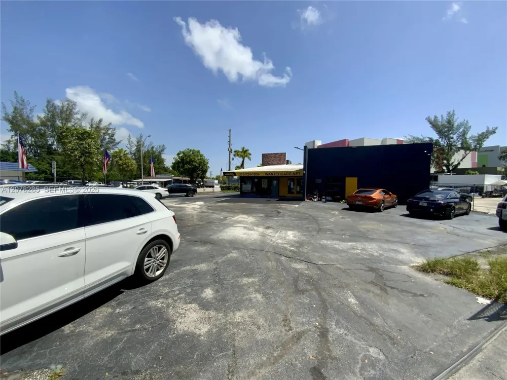 15551 W Dixie Hwy North Miami Beach, FL 33162