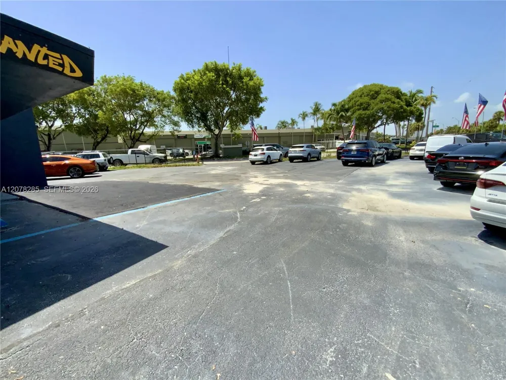 15551 W Dixie Hwy North Miami Beach, FL 33162