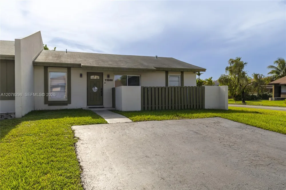 11900 SW 110th St Cir E Miami, FL 33186