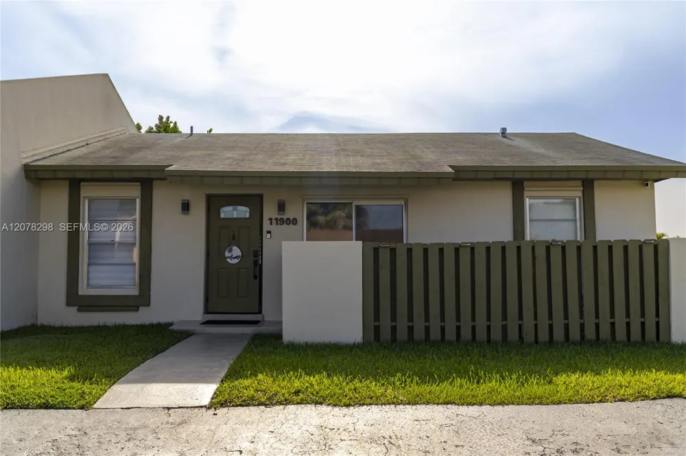 11900 SW 110th St Cir E Miami, FL 33186