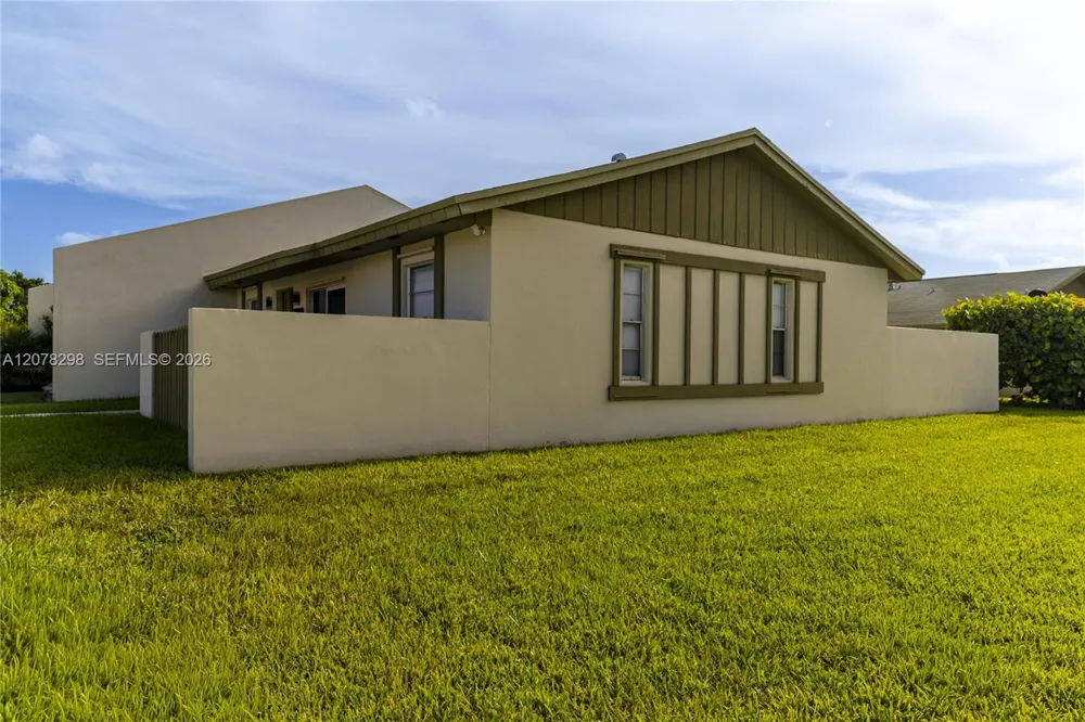 11900 SW 110th St Cir E Miami, FL 33186
