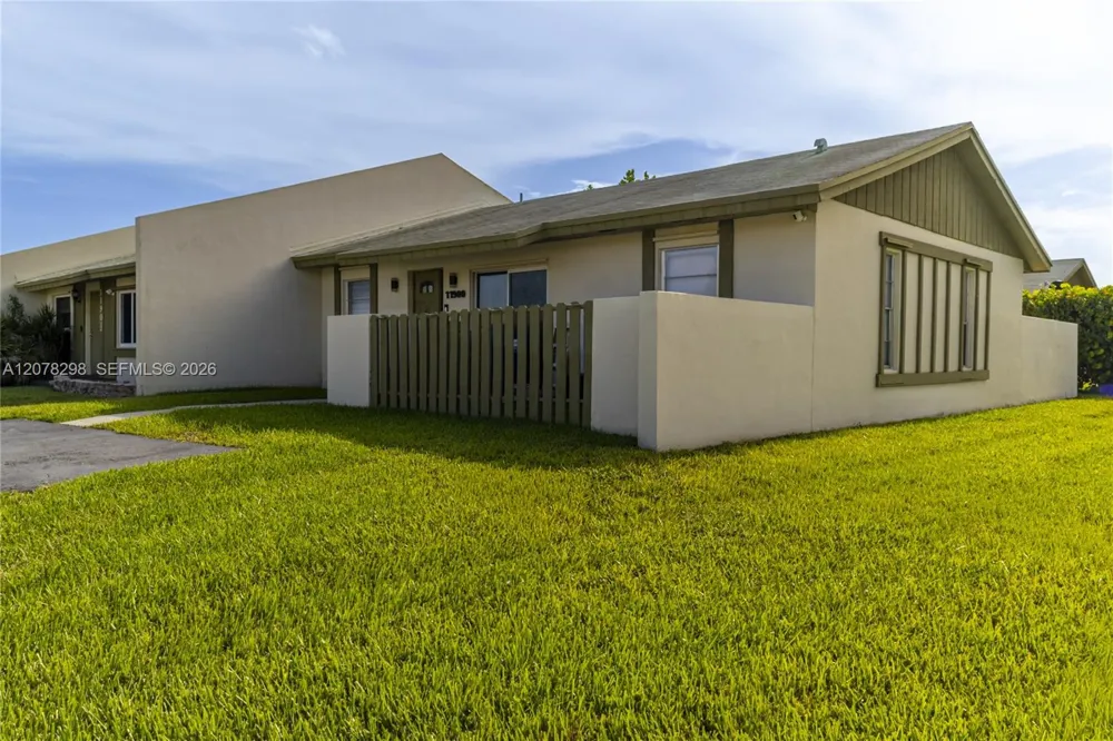 11900 SW 110th St Cir E Miami, FL 33186