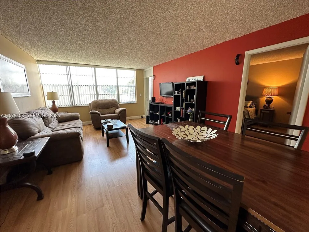 2741 Taft St #212 Hollywood, FL 33020