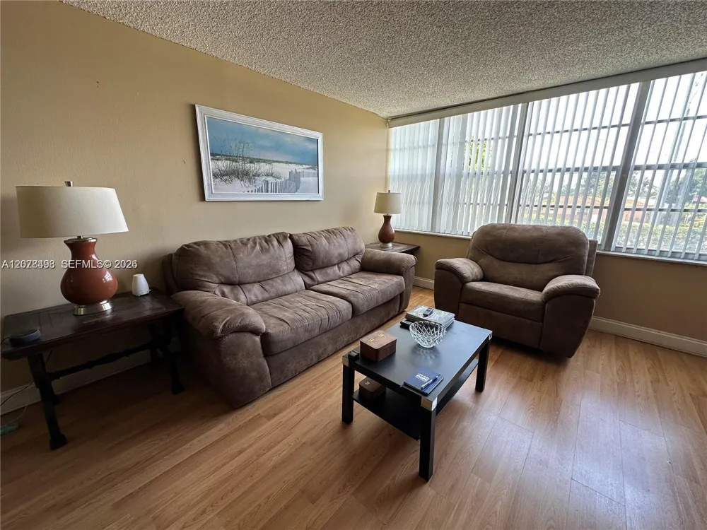 2741 Taft St #212 Hollywood, FL 33020