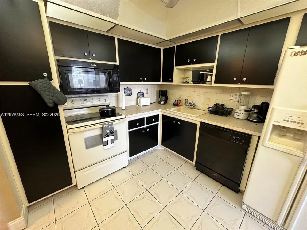 2741 Taft St #212 Hollywood, FL 33020