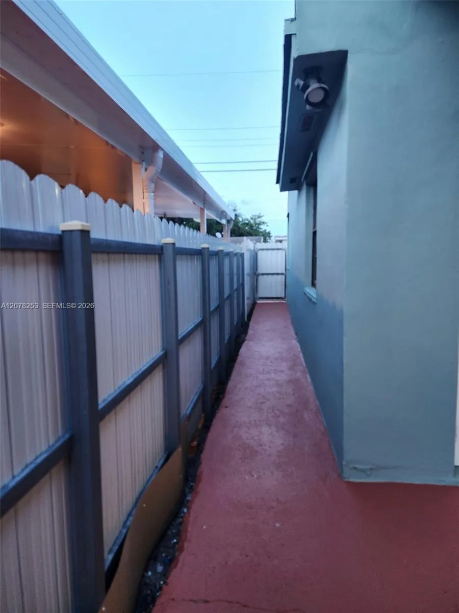 120 NW 18th Ave Miami, FL 33125