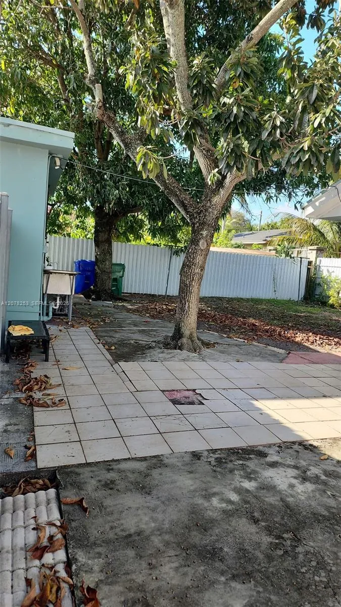 120 NW 18th Ave Miami, FL 33125