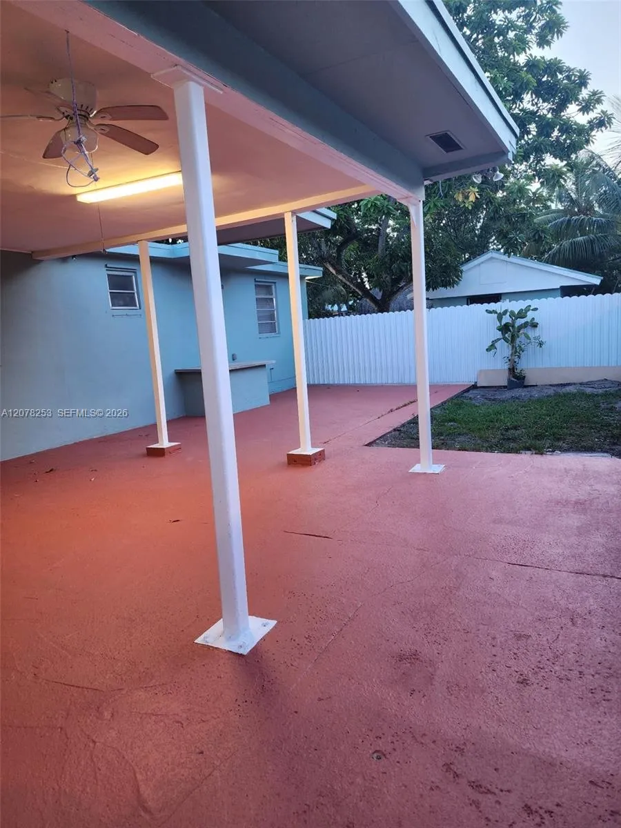 120 NW 18th Ave Miami, FL 33125