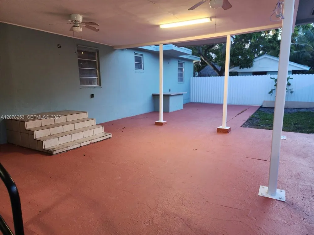 120 NW 18th Ave Miami, FL 33125