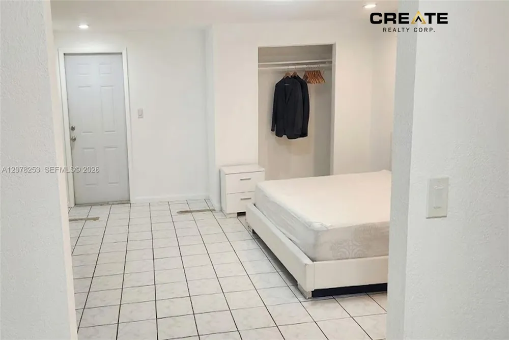 120 NW 18th Ave Miami, FL 33125