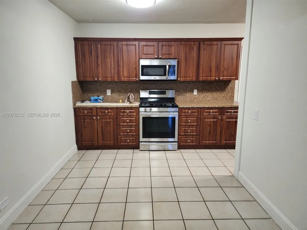 120 NW 18th Ave Miami, FL 33125