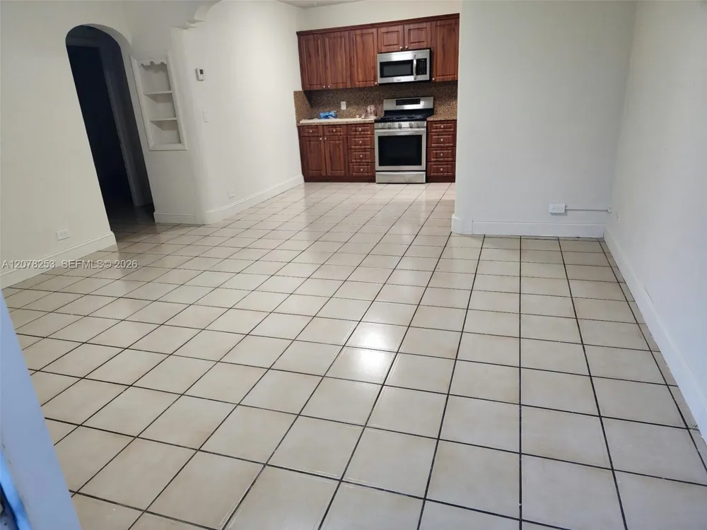 120 NW 18th Ave Miami, FL 33125