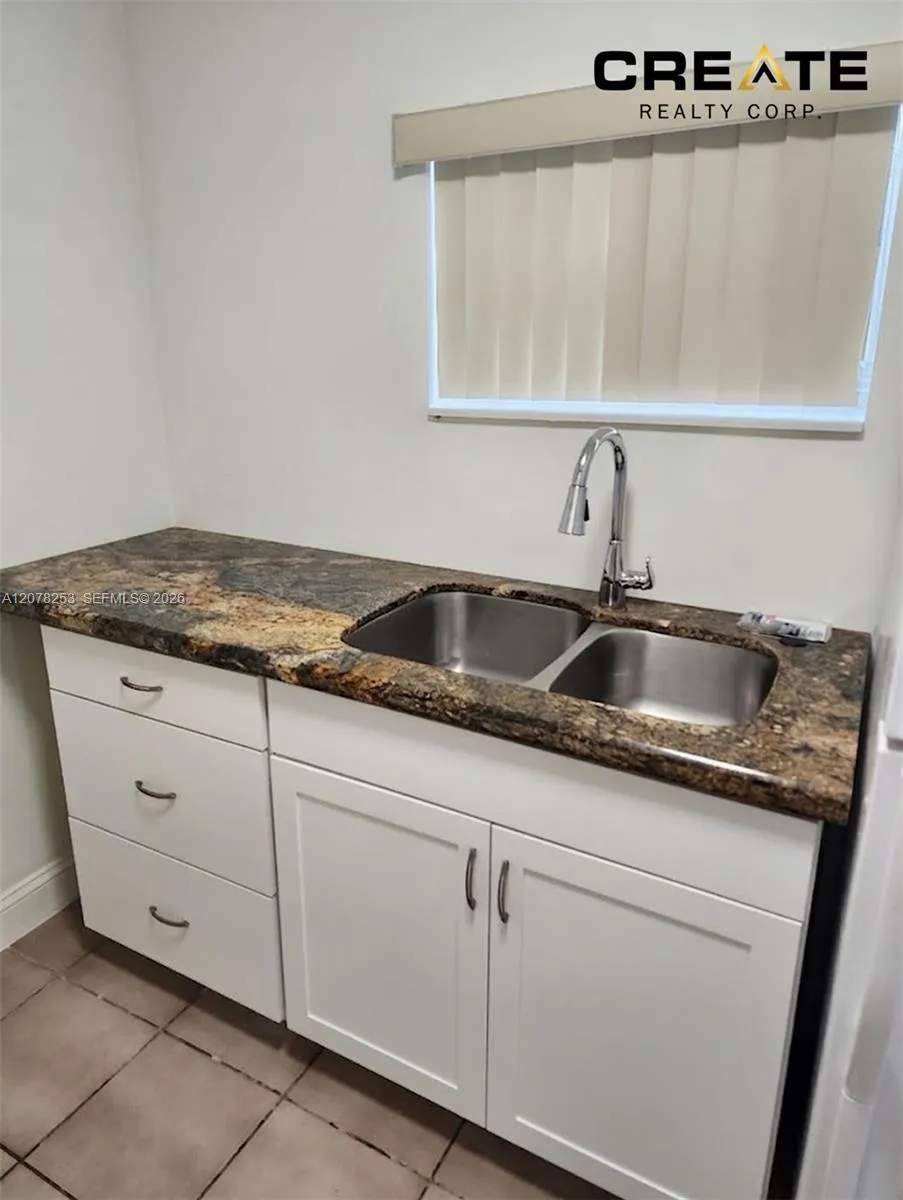 120 NW 18th Ave Miami, FL 33125