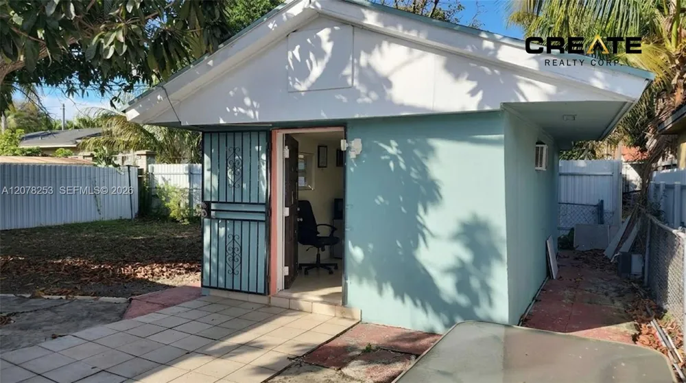 120 NW 18th Ave Miami, FL 33125