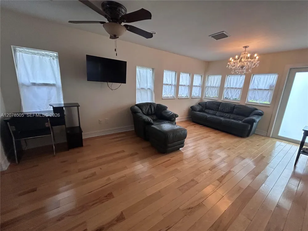 413 S K St Lake Worth, FL 33460