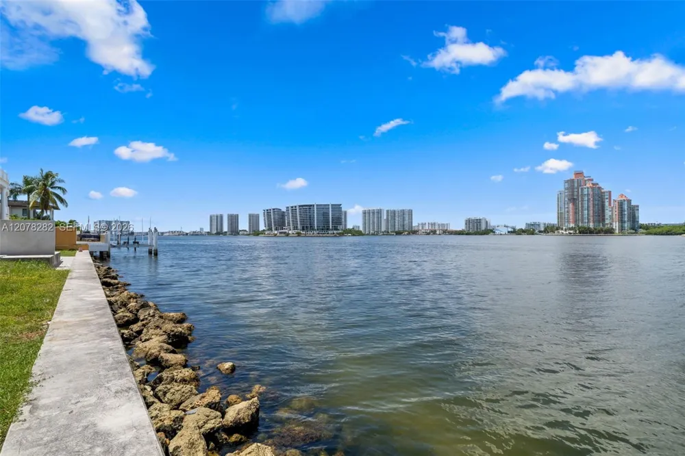 18970 Bay Rd Sunny Isles Beach, FL 33160