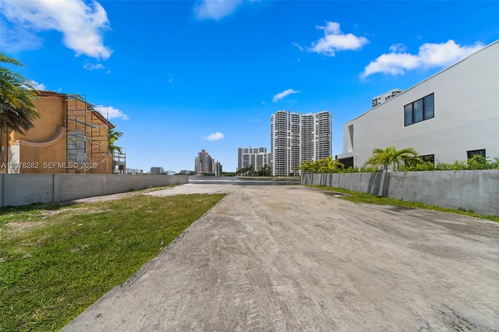 18970 Bay Rd Sunny Isles Beach, FL 33160