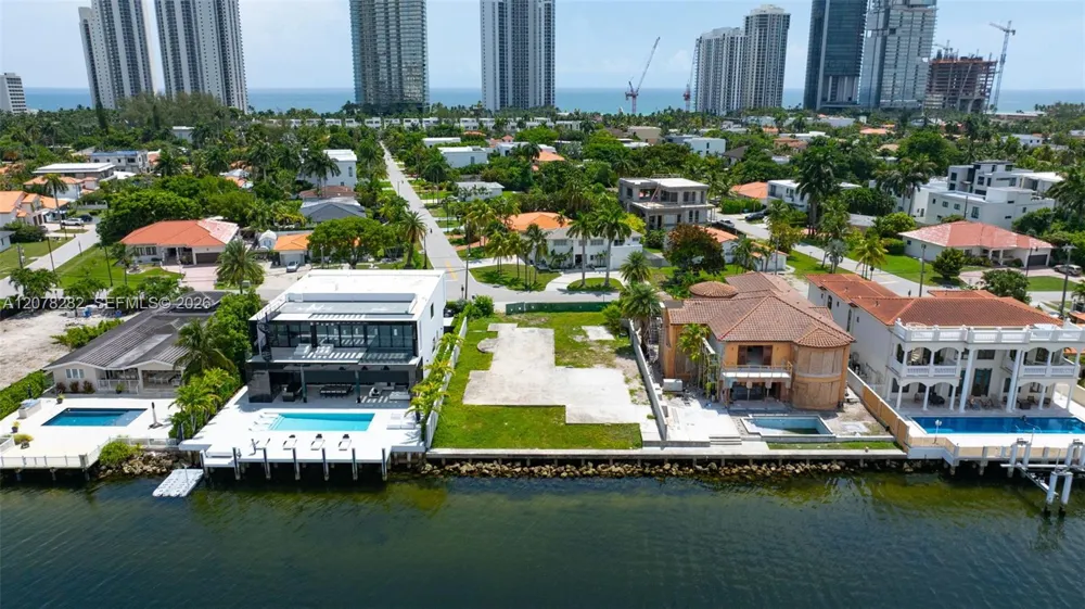 18970 Bay Rd Sunny Isles Beach, FL 33160