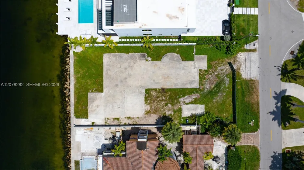 18970 Bay Rd Sunny Isles Beach, FL 33160