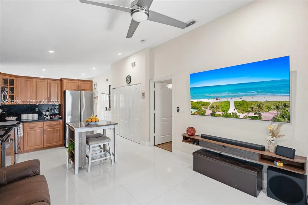7456 W 34th Ln Hialeah, FL 33018
