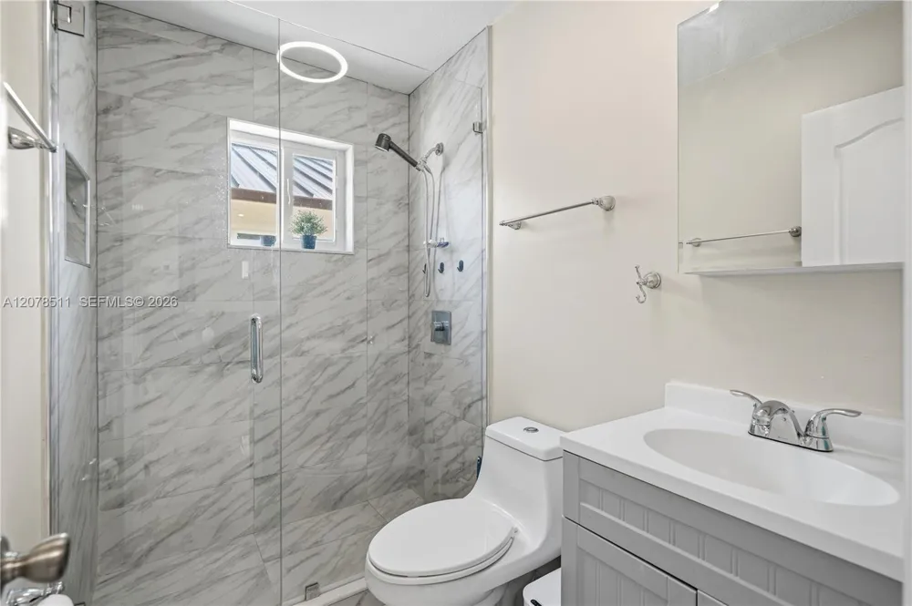 7456 W 34th Ln Hialeah, FL 33018