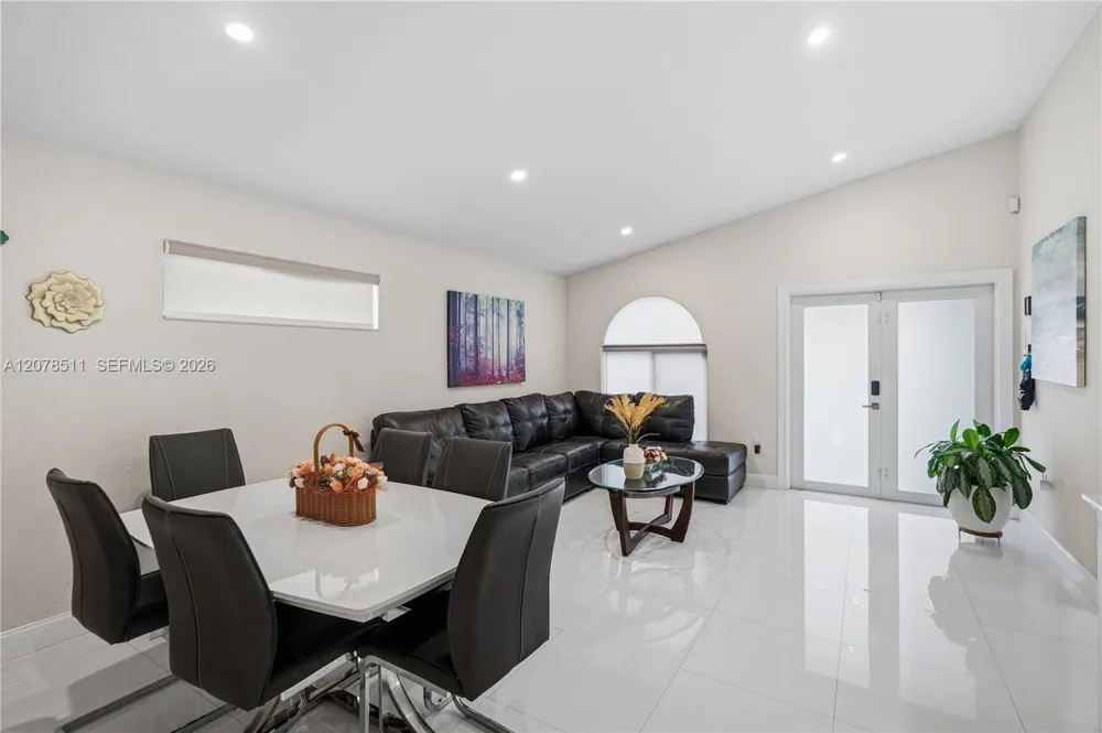 7456 W 34th Ln Hialeah, FL 33018